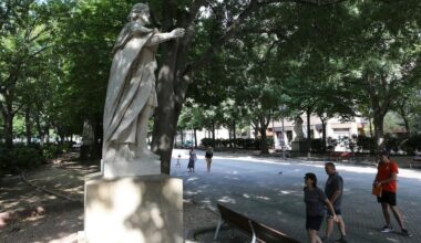 "El traslado de las estatuas del paseo Sarasate cuenta con el informe favorable de Príncipe de Viana"