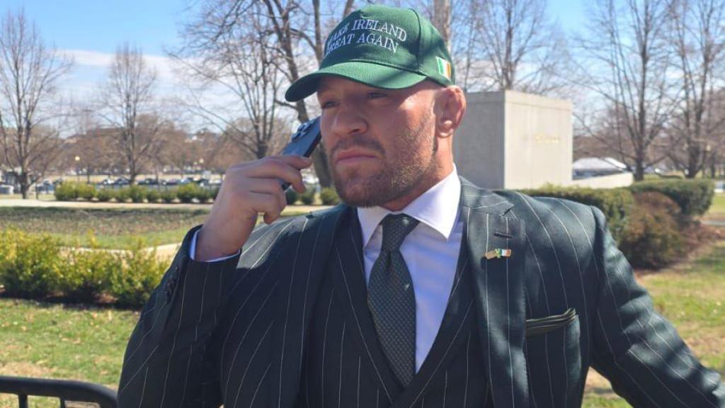 Conor McGregor con su gorra Make Ireland Great Again en su visita a la Casa Blanca