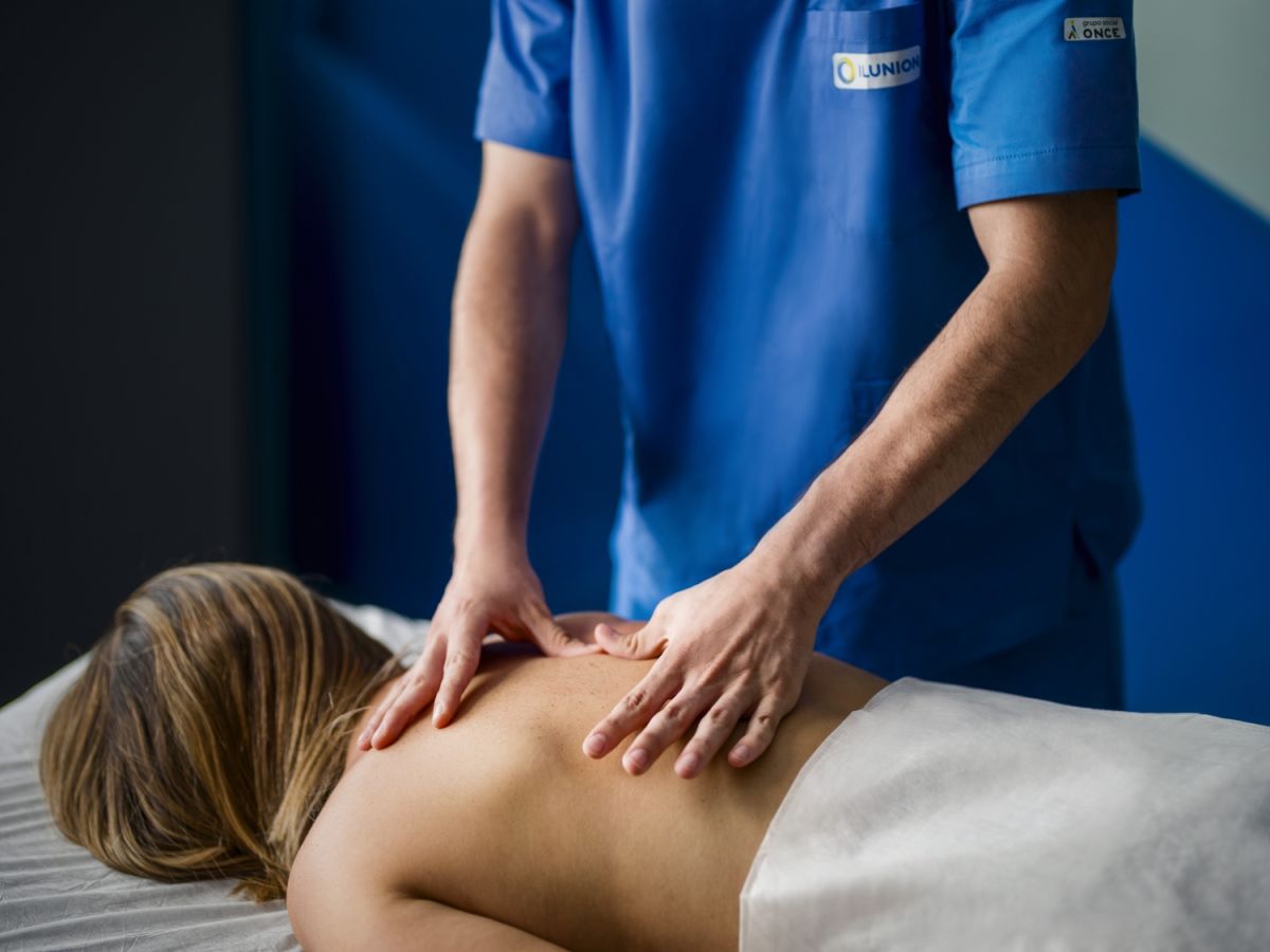 Ilunion Fisioterapia advierte de los peligros de utilizar servicios de masajistas no profesionales en playas | Líder en Información Social