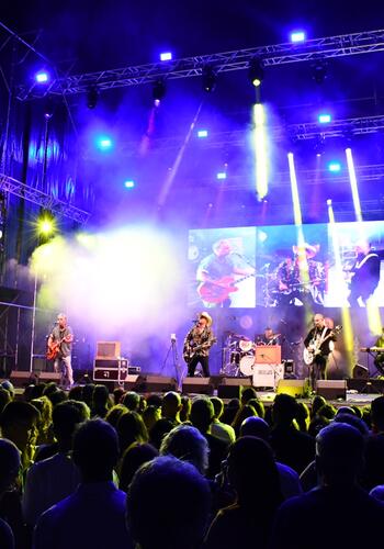 Al Fresquito Festival convierte a San Roque en el centro de la diversión y la música en las noches de verano