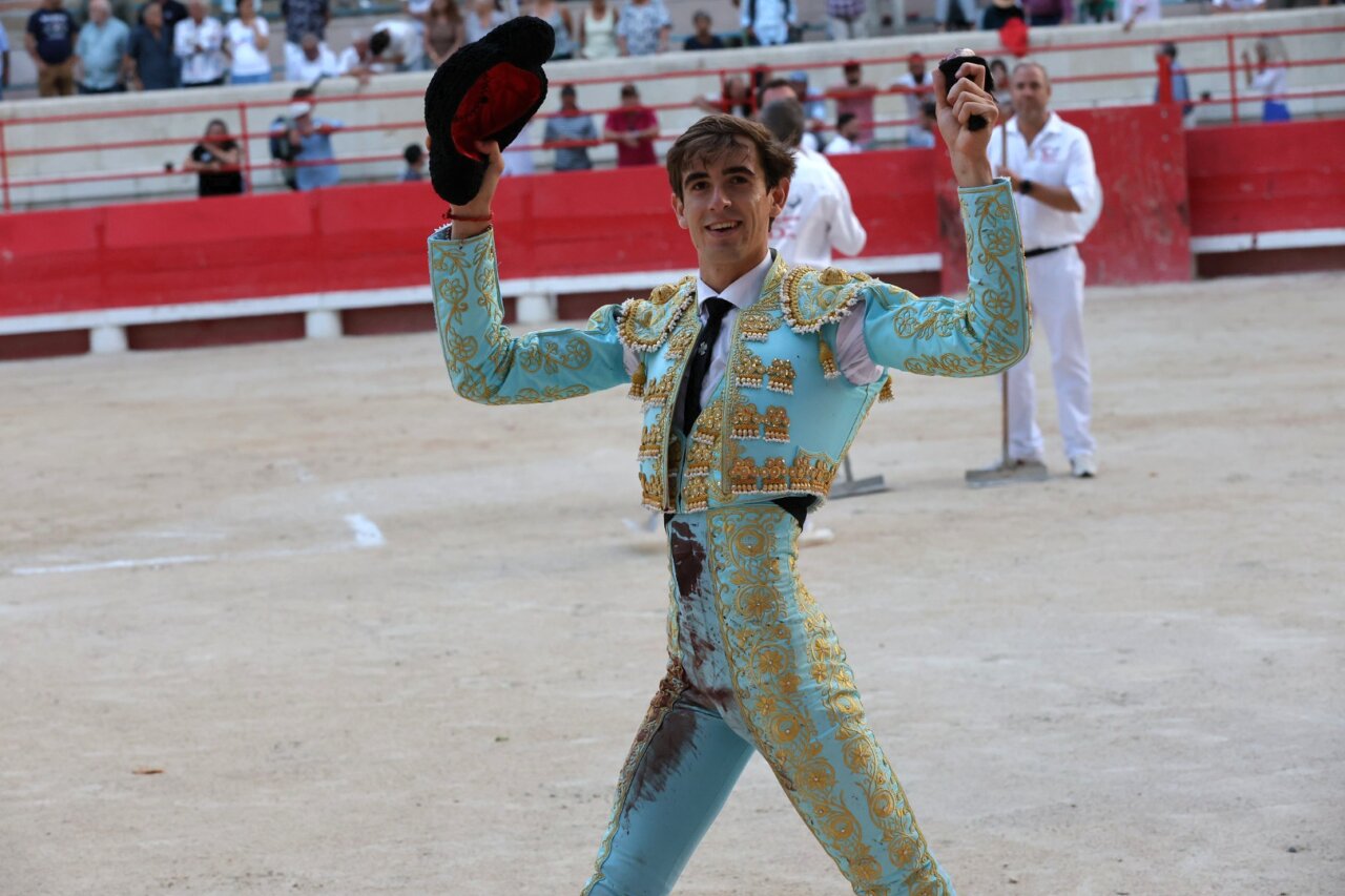 Pepe Luis Cirugeda, única oreja de la tarde en Beaucaire