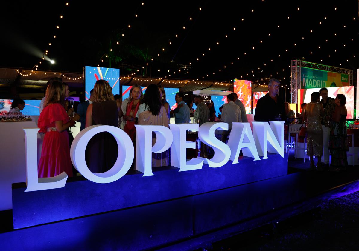 Imagen principal - El arte conquista Maspalomas Golf en una nueva edición de Audi Golf Night by Mahou & Lopesan