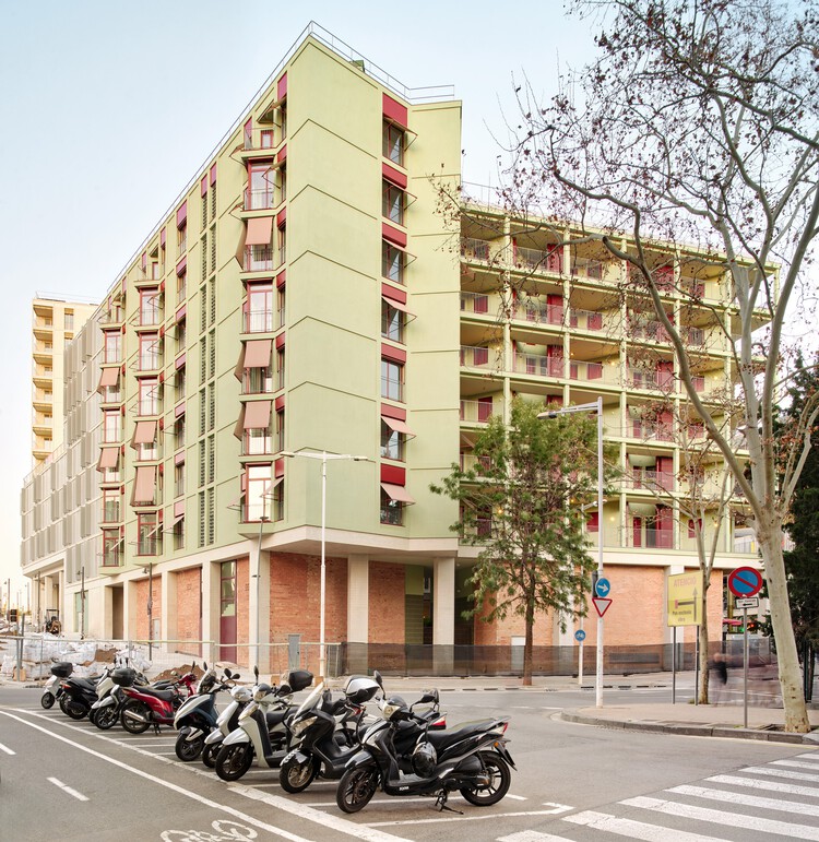 Illa Glòries Vivienda Social / Cierto Estudio - Fotografía exterior, Balcón