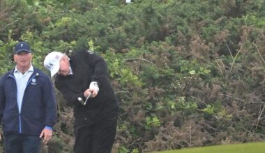 Trump ya juega al golf en Escocia