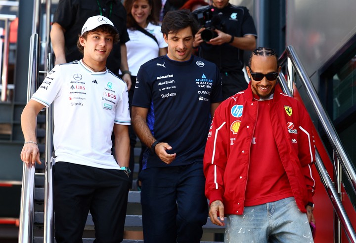 Antonelli, Sainz y Hamilton largarán desde boxes.