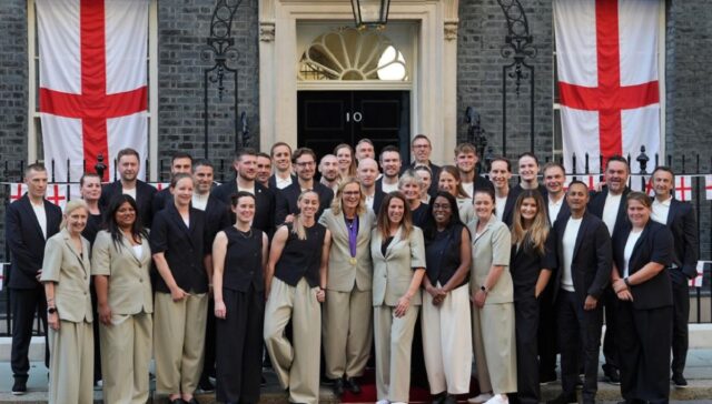La selección de Inglaterra posa en Downing Street tras ganar la Eurocopa La selección de Inglaterra posa en Downing Street tras ganar la Eurocopa