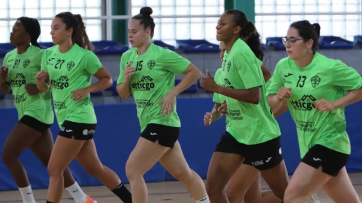Las jugadoras del CBM Elche durante la primera sesión de la pretemporada