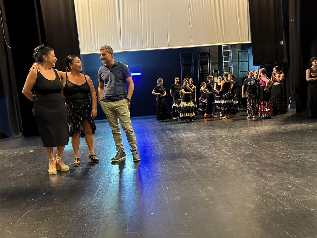 MANUELA CARPIO, DOBLE PROTAGONISTA EN TORRE PACHECO CON SU MASTERCLASS Y SU ACTUACIÓN JUNTO A SU COMPAÑÍA EN EL FESTIVAL DE LO FERRO EN LA SEGUNDA SEMIFINAL DEL CONCURSO DE CANTE. - Ayuntamiento de Torre Pacheco