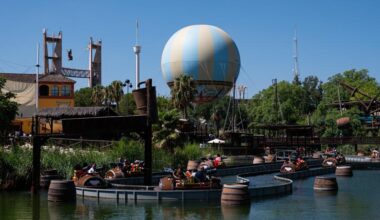 Facua denuncia a Isla Mágica, Parque Warner, Port Aventura y Terra Mítica por impedir la entrada con comida y bebida