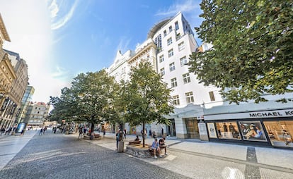 Fachada del número 11 de la calle Na Príkope, en Praga, donde se ubica desde Abril el nuevo campus de Canva.