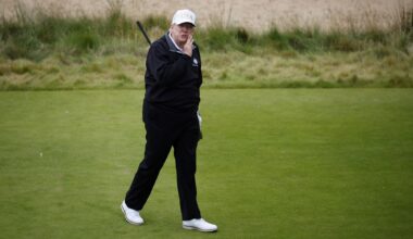 Trump inaugura un nuevo campo de golf y pone fin a su viaje a Escocia, marcado por anuncios diplomáticos y comerciales