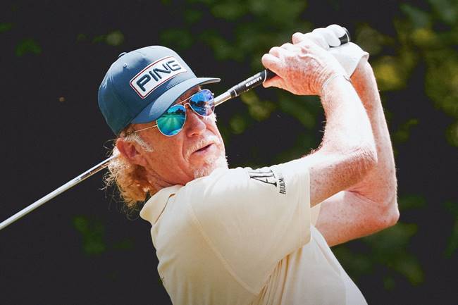 Jiménez no pierde de vista la cabeza en el Senior Open pero se queda  solo en Sunningdale