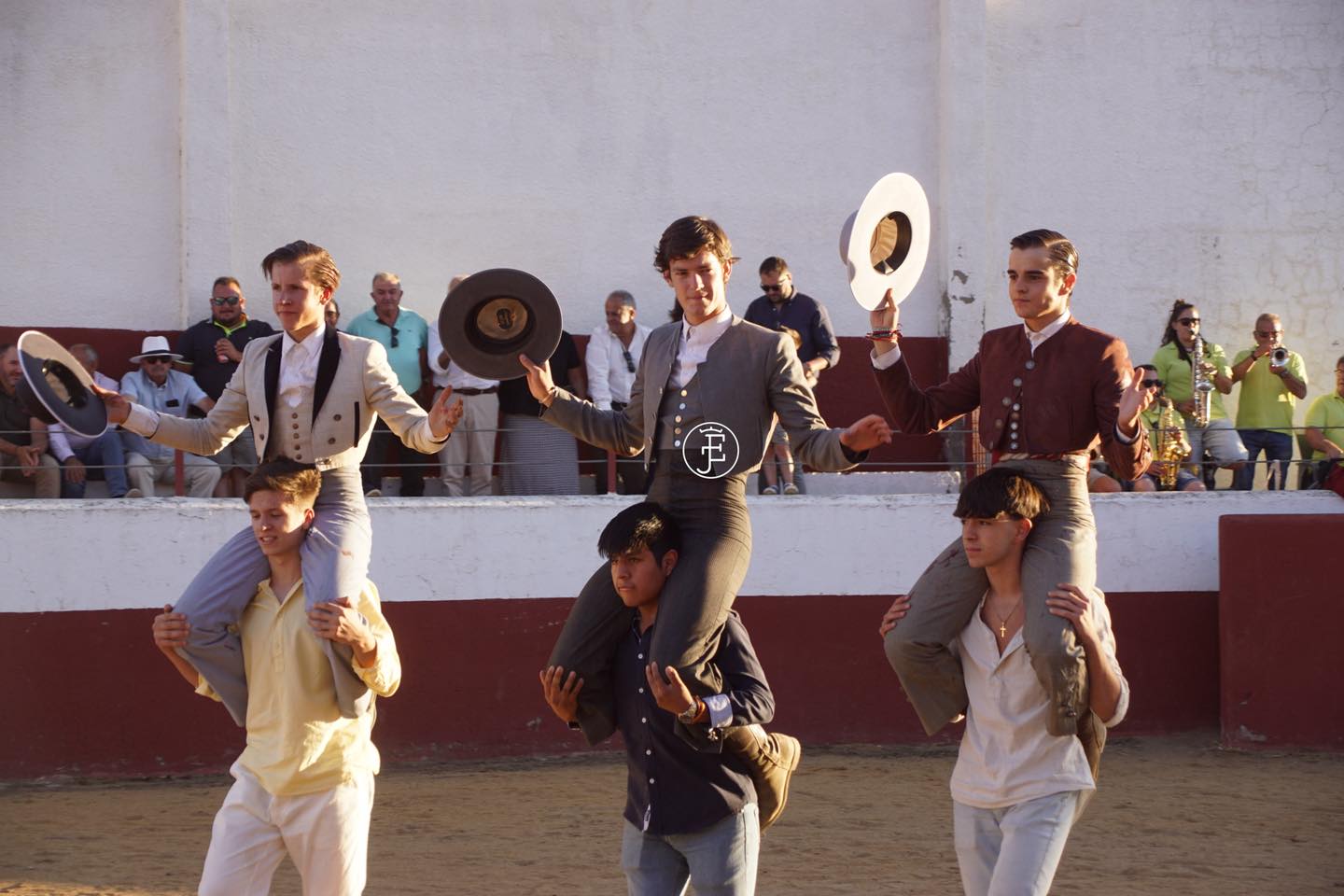 Gran ambiente y triunfo de los alumnos de la Escuela de Tauromaquia de Salamanca en Matilla de los Caños del Río