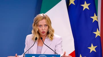Meloni se desmarca de las declaraciones de Macron y considera "contraproducente" reconocer el Estado de Palestina