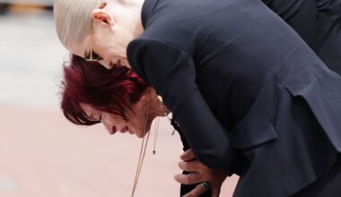 La viuda del cantante, Sharon Osbourne, y su hija Kelly