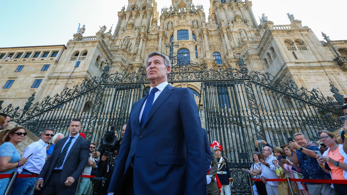 El arzobispo de Santiago tacha de "inaceptable" ante Rueda y Feijóo utilizar a los migrantes "como arma política" y pide "erradicar cualquier corrupción" | Política