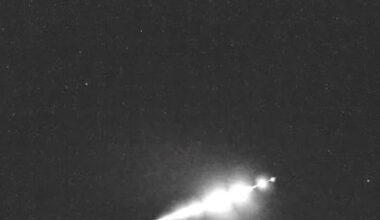 Un bólido destella el cielo de León y deja una espectacular estela de luz