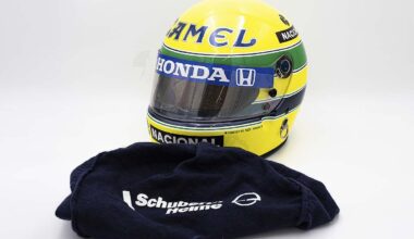 Cascos, monos, guantes de las leyendas de la F1 a subasta