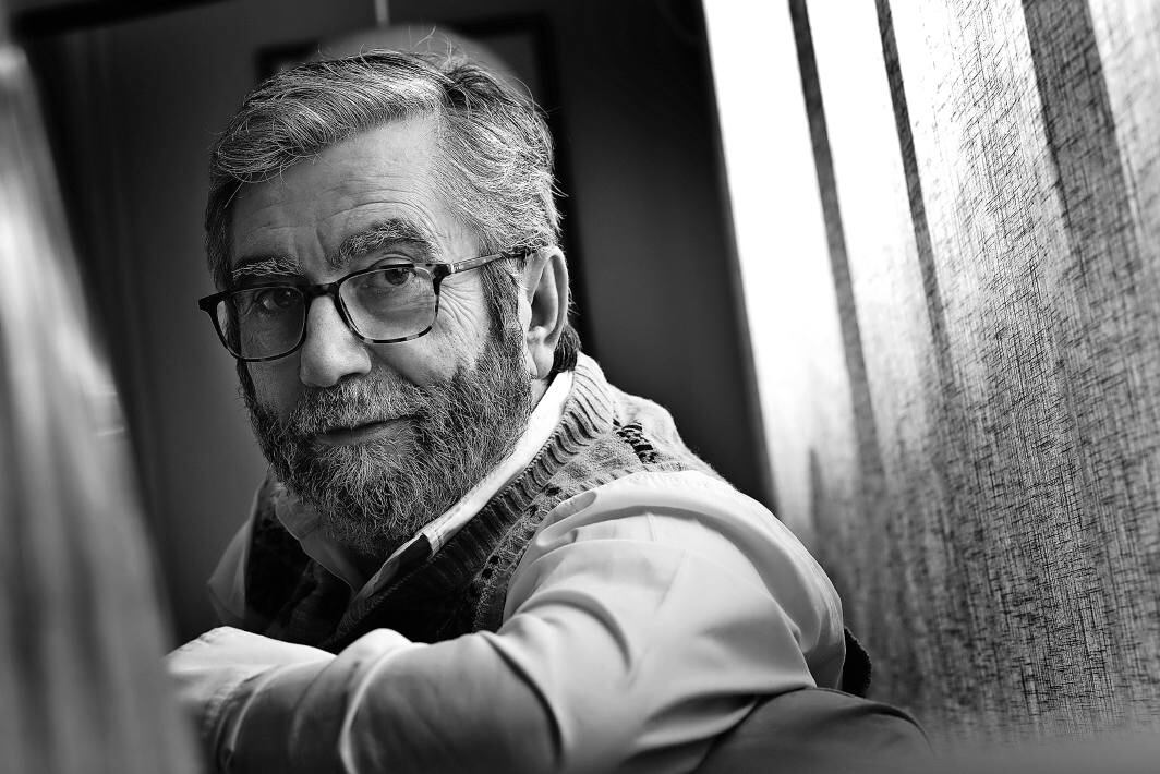 El español Antonio Muñoz Molina fue condecorado en 2023 por el Premio CEDRO por su defensa de los derechos de autor./ Iván Giménez/ Planeta de Libros