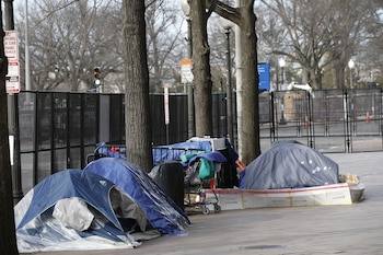 Personas sin hogar en carpas