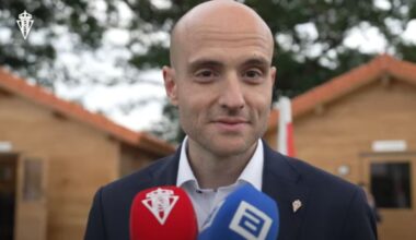 Guerra confirma una plantilla larga de 24 futbolistas y no tiene prisa por cerrar los próximos fichajes del Sporting: «No hay urgencias» - La Voz de Asturias