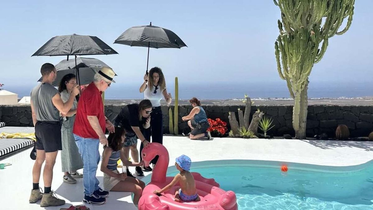 Pedro Almodóvar, en Lanzarote: entre el rodaje de 'Amarga Navidad' y el concierto de Estopa