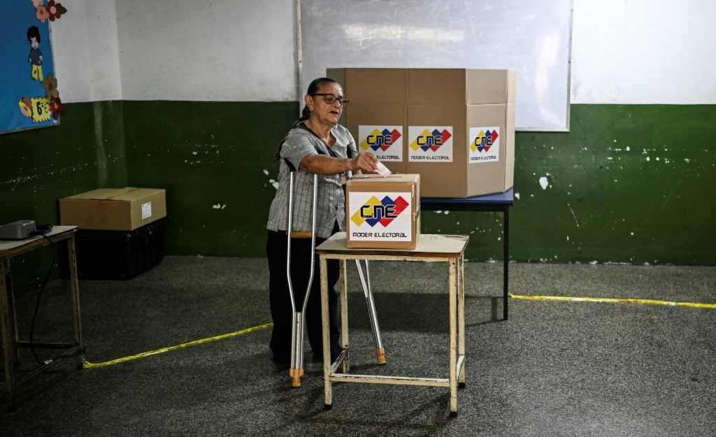 Partido de Maduro gana mayoría de alcaldías en Venezuela tras boicot opositor