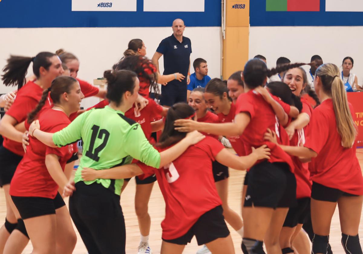 Histórica plata europea para el equipo femenino de balonmano de la Universidad de León