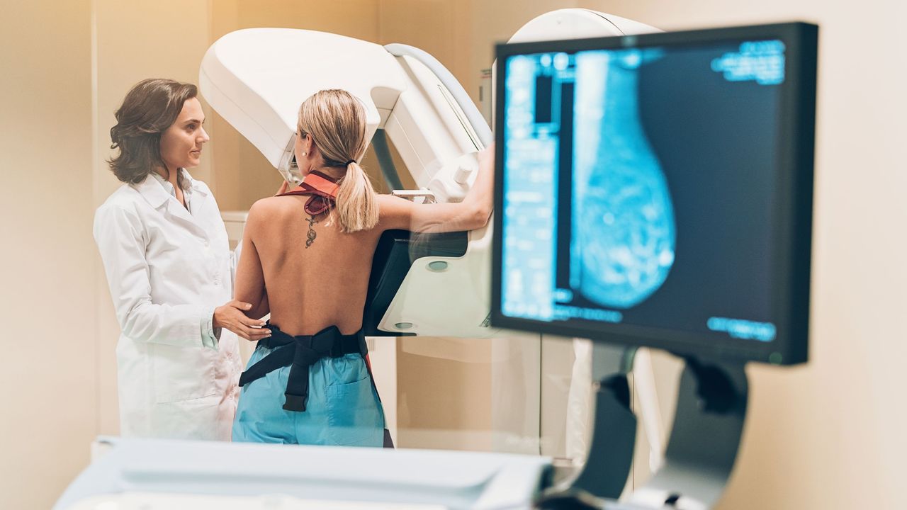 La gripe podría reactivar células cancerígenas en los pulmones de sobrevivientes de cáncer de mama