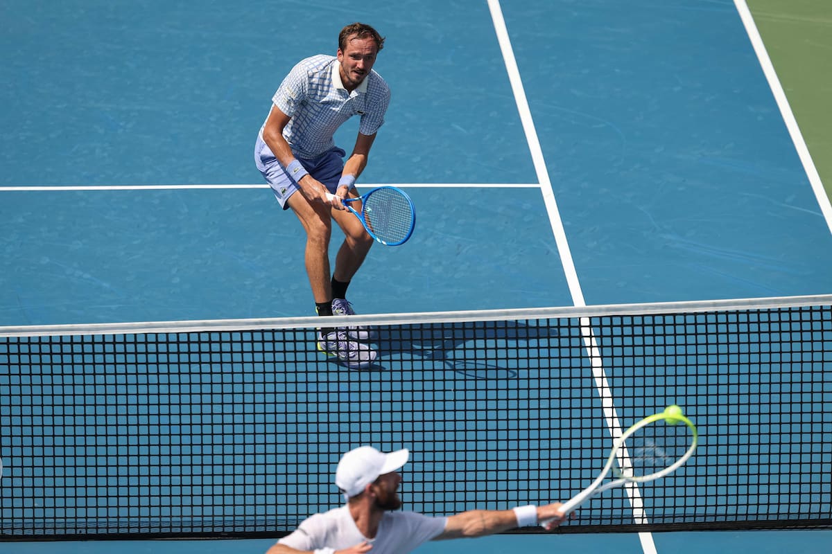 El Loco Moutet despachó a un ex Nº 1 con un match point de película y pasó a la semifinal más grande de su vida