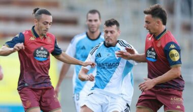 Luismi Cruz conduce la pelota junto a Genreau y un jugador del Compostela.