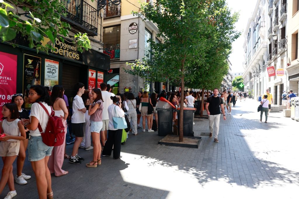 Colas para la pop-up de Aitana