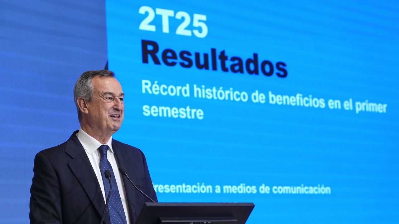 La pelea por seducir al accionista centra la batalla final en la opa de BBVA sobre Sabadell - La Voz de Galicia