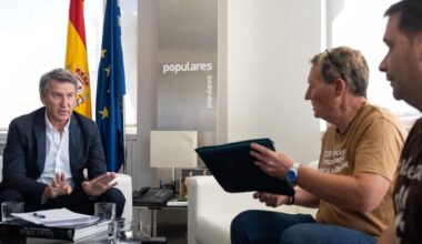 Feijóo promete a las víctimas mediar entre Sánchez y Mazón para unificar los planes de reconstrucción de Valencia