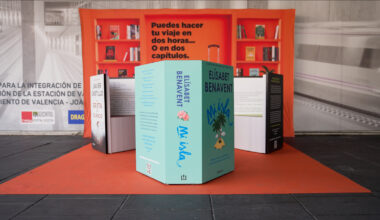 Penguin Random House apuesta por la lectura en verano con una acción en estaciones ferroviarias