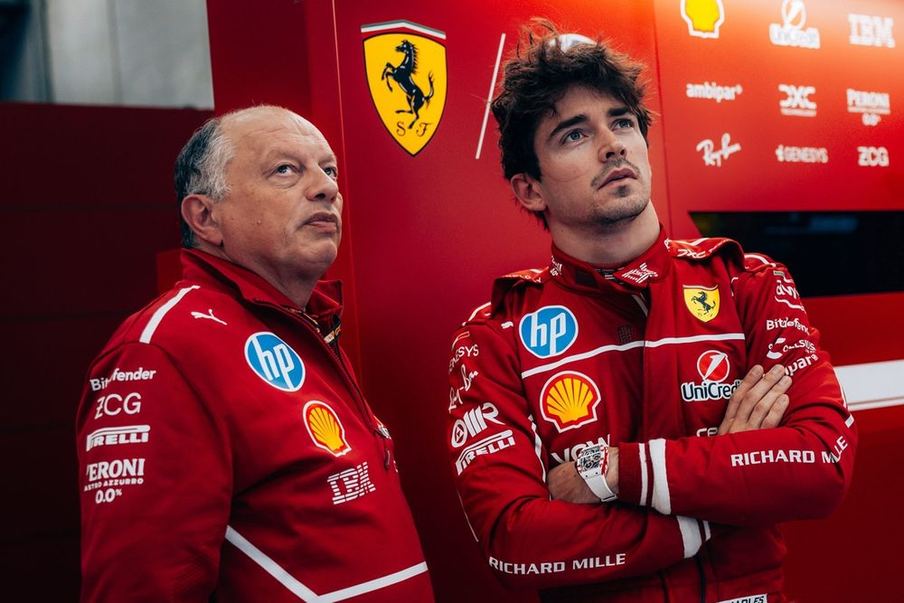Frederic Vasseur junto a Charles Leclerc