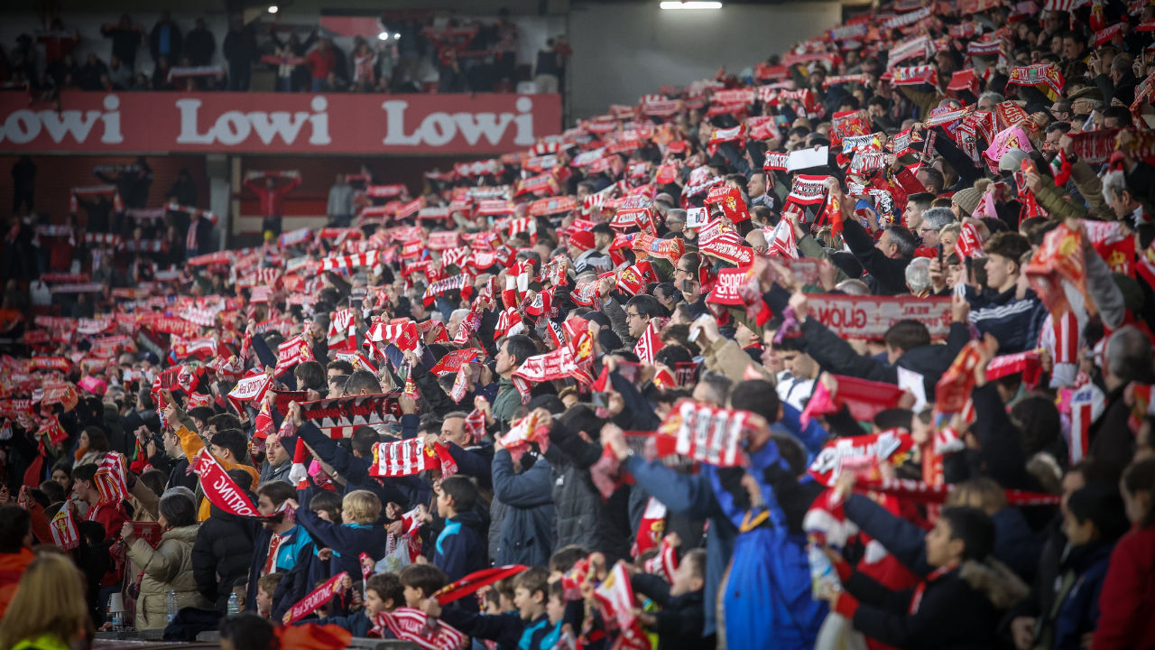 La afición del Sporting acelera la renovación de abonos con los mejores datos desde el descenso - La Voz de Asturias