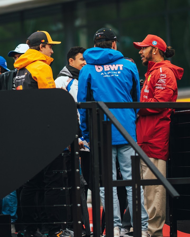 Colapinto junto al resto de los pilotos en el Drivers Parade.