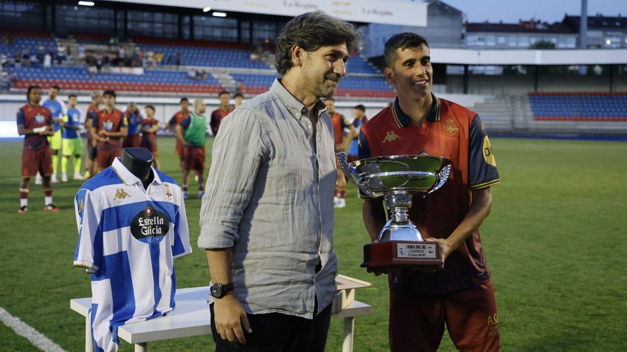 El Dépor gana luciendo galones ante el Ourense CF - La Voz de Galicia
