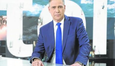 La emotiva despedida de Juan Carlos Etxeberria al frente de su último informativo en ETB2: «Gracias por su confianza»