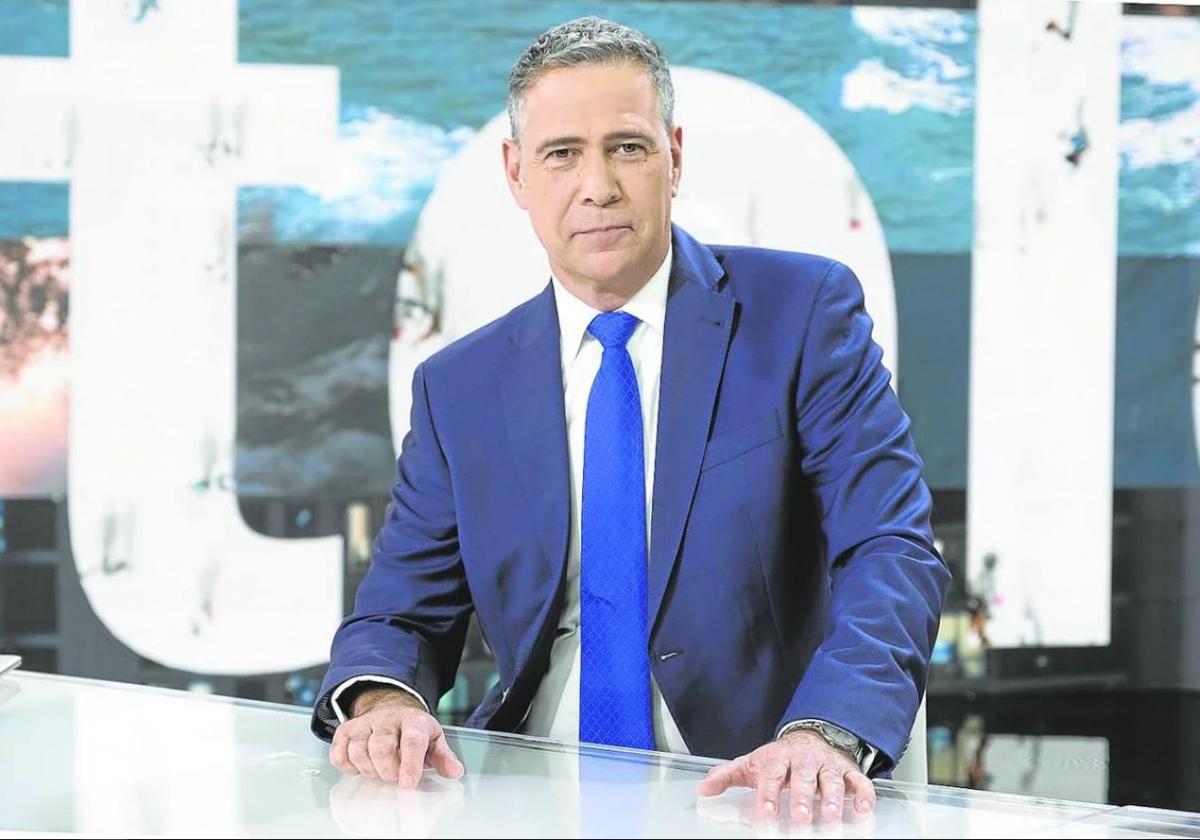 La emotiva despedida de Juan Carlos Etxeberria al frente de su último informativo en ETB2: «Gracias por su confianza»