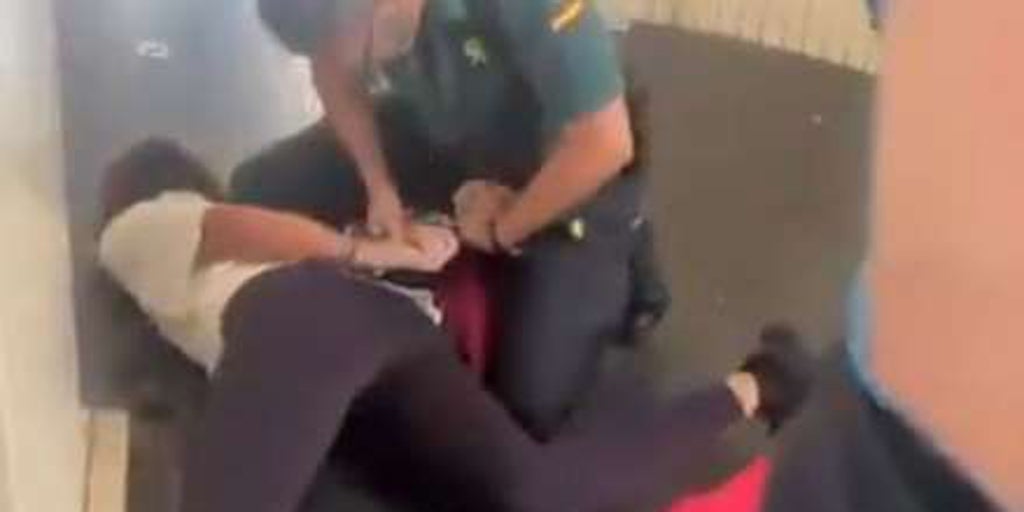 Francia pide explicaciones a España por posible «discriminación» tras el desalojo de un grupo de menores de un avión