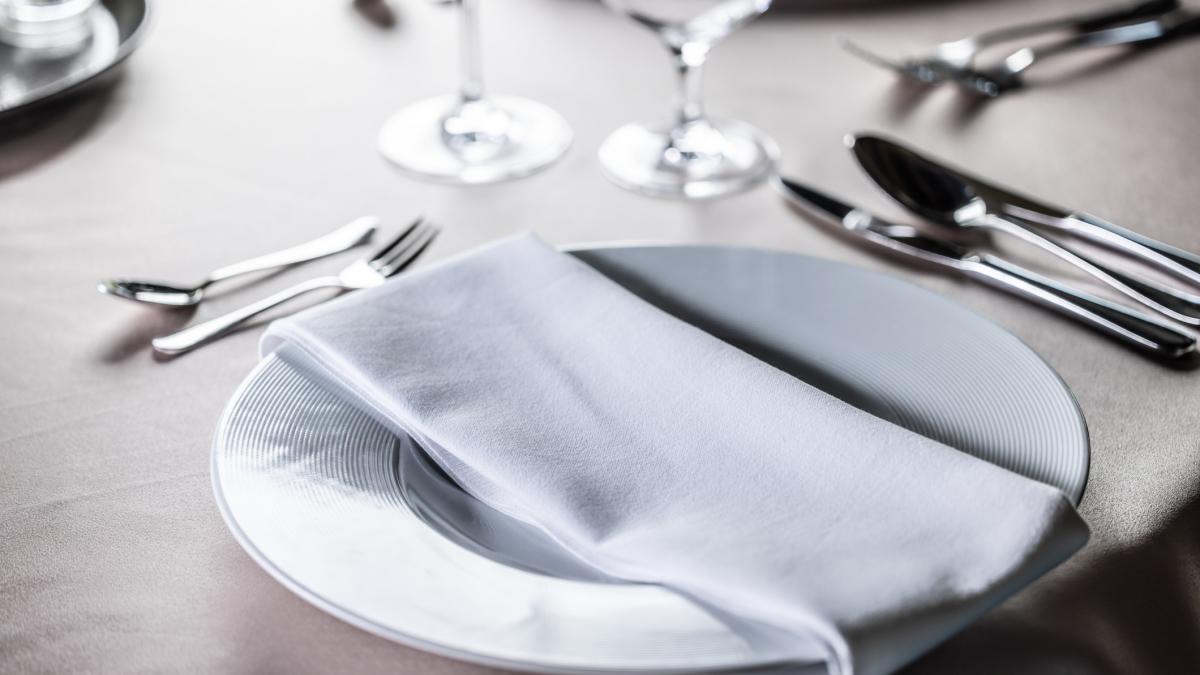 Unos turistas piden tres platos en un restaurante y acaban con una factura de 1.000 euros: "Casi llegamos a las manos" - El HuffPost