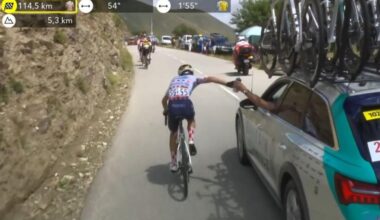 Lenny Martínez, sancionado en el Tour de Francia por agarrarse demasiado tiempo a una botella