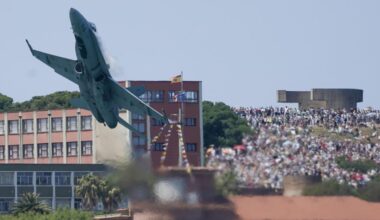 El Ejército del Aire sale al paso para aclarar lo ocurrido con su F-18 en la playa de Gijón tras la polémica