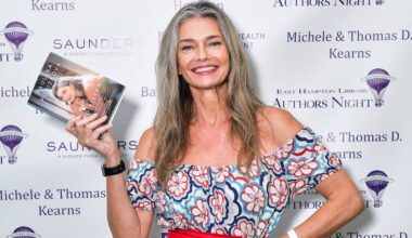 Paulina Poriskova mostró dos caras de sus 60 años: producida en bikini y al natural en lenceria