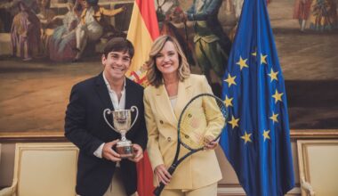 Pilar Alegría recibe al tenista Martín de la Puente, campeón de Wimbledon en dobles en 2025