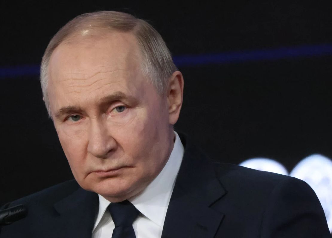 El presidente de Rusia , Vladimir Putin, asiste a un foro en Moscú el 3 de julio.