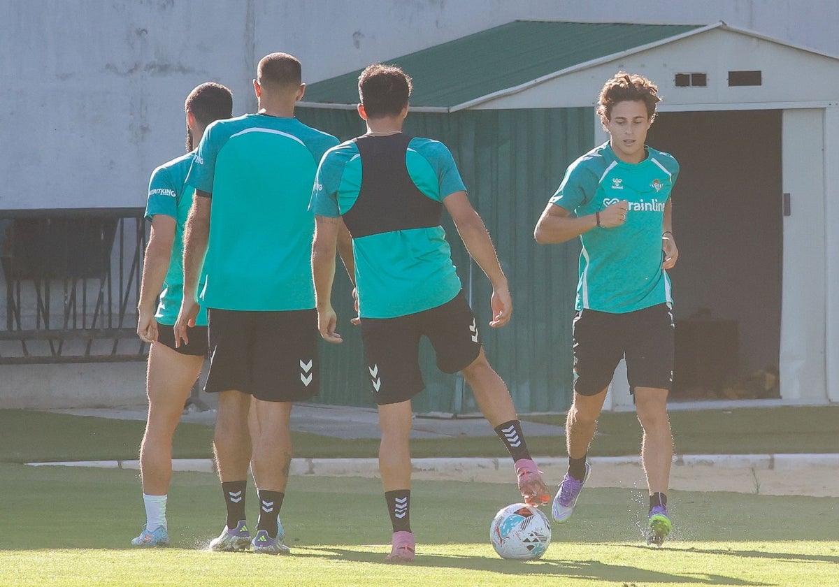 Riquelme, durante un entrenamiento de esta semana con el Betis