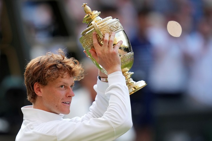 Jannik Sinner, reciente campeón de Wimbledon, será uno de los ausentes en el Masters 1000 de Toronto.
 (AP Photo/Kin Cheung)